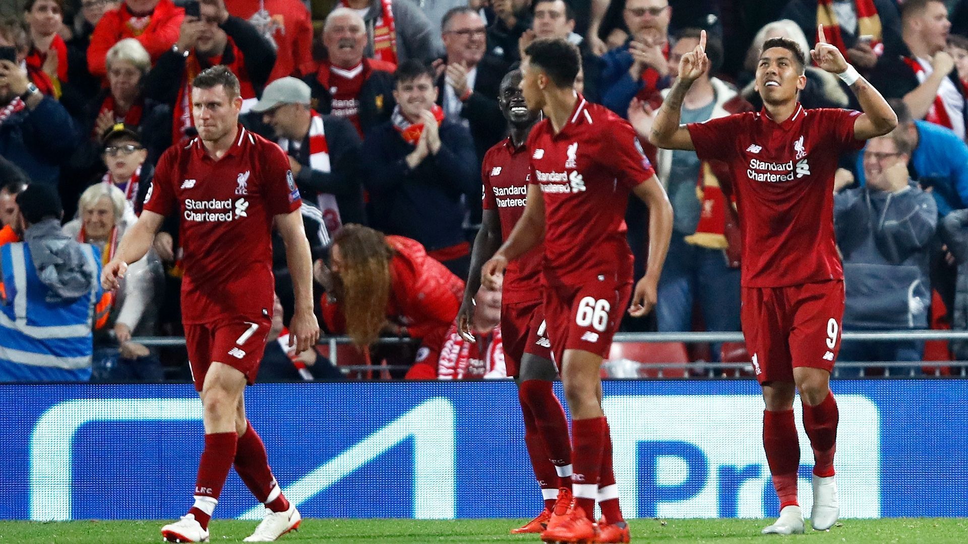 
                <strong>Erste Niederlage mit Paris Saint-Germain: 2:3 beim FC Liverpool (Champions League)</strong><br>
                Tuchels Siegesserie mit PSG setzt sich auch in der Liga fort, in der sein Team mit den beiden Superstars Neymar und Kylian Mbappe die ersten fünf Spiele gewinnt. Die erste Niederlage kassiert Tuchel als PSG-Coach in der Champions League. Am 1. Spieltag der Gruppenphase setzt es bei Jürgen Klopp und den Reds ein 2:3. Nach einem 0:2-Rückstand gelingt den Gästen durch den heutigen Dortmunder Thomas Meunier und Neymar der zwischenzeitliche Ausgleich. In der Nachspielzeit aber trifft Roberto Firmino zum Sieg der Hausherren.
              