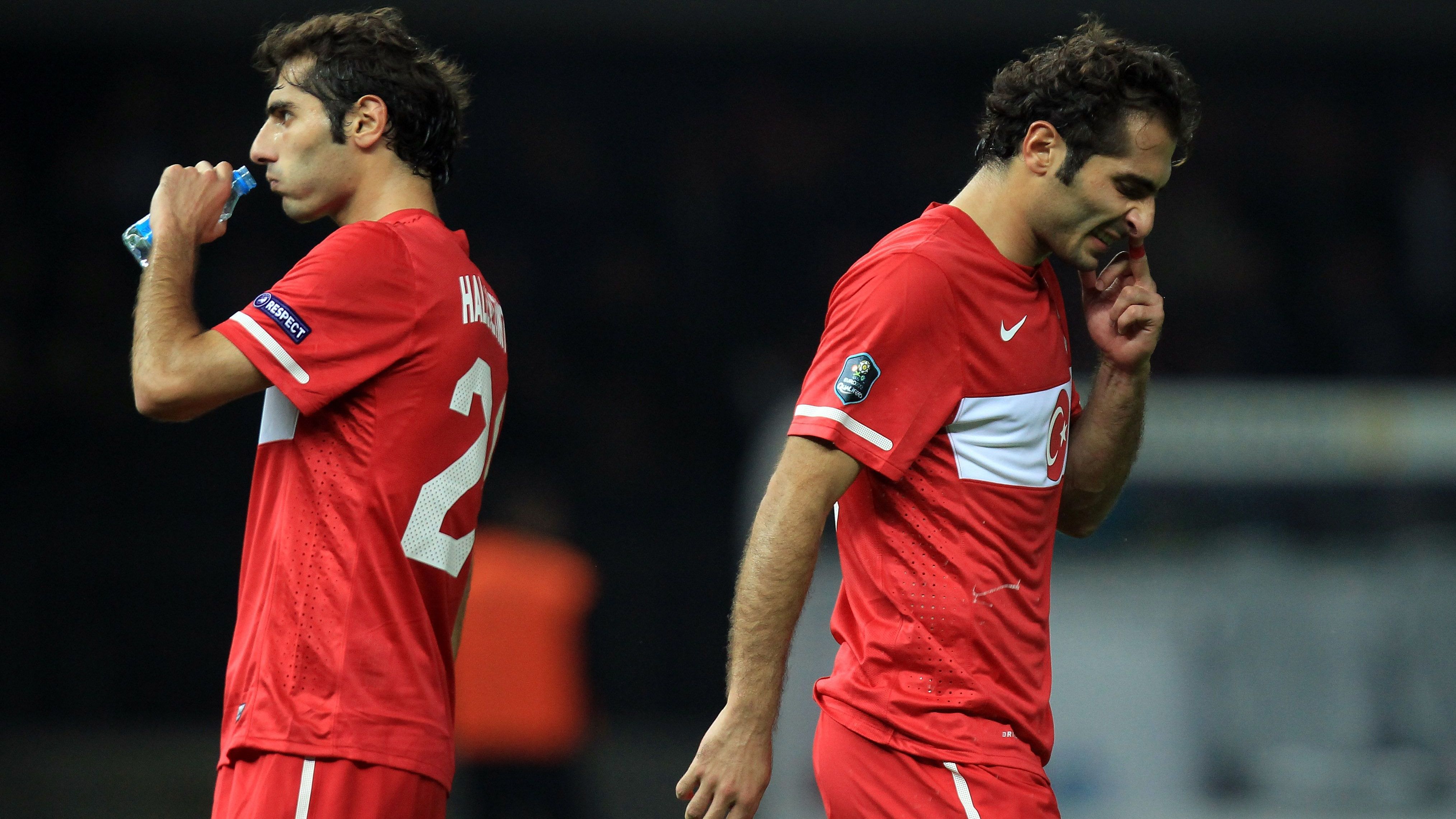 <strong>Türkei: Halil und Hamit Altintop</strong><br>Auf türkischer Seite standen ebenfalls prominente Namen auf dem Platz, allen vor die in Deutschland spielenden Altintop-Zwillinge Halil (li., damals Eintracht Frankfurt) und Hamit (re., damals beim FC Bayern). Während Halil heute Leiter der Nachwuchsabteilung des FC Bayern München ist, fungiert Hamit als Sportvorstand beim türkischen Verband.&nbsp;