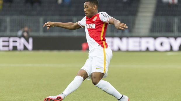 
                <strong>Seine bisherige Karriere</strong><br>
                Seine Karriere. Bisher stand Martial erst in 70 Spielen für den AS Monaco auf dem Platz. 15 Tore und acht Vorlagen gelangen ihm dabei. Auch wenn das keine schlechte Bilanz ist, scheinen die 50 Millionen Euro Ablöse von Manchester United nicht nur für Außenstehende eine hohe Summe zu sein. 
              