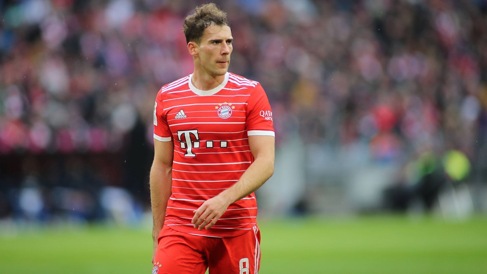 
                <strong>Leon Goretzka</strong><br>
                Fehlt es zu Beginn an Dynamik. Trottet zu oft in ein- und demselben Tempo durchs zentrale Mittelfeld. Wird früh von Thomas Tuchel für neue Anweisungen an die Seitenlinie geholt. Wirkt insgesamt nicht mehr ganz so frisch und wird nach einer Stunde ausgewechselt. ran-Note: 5
              