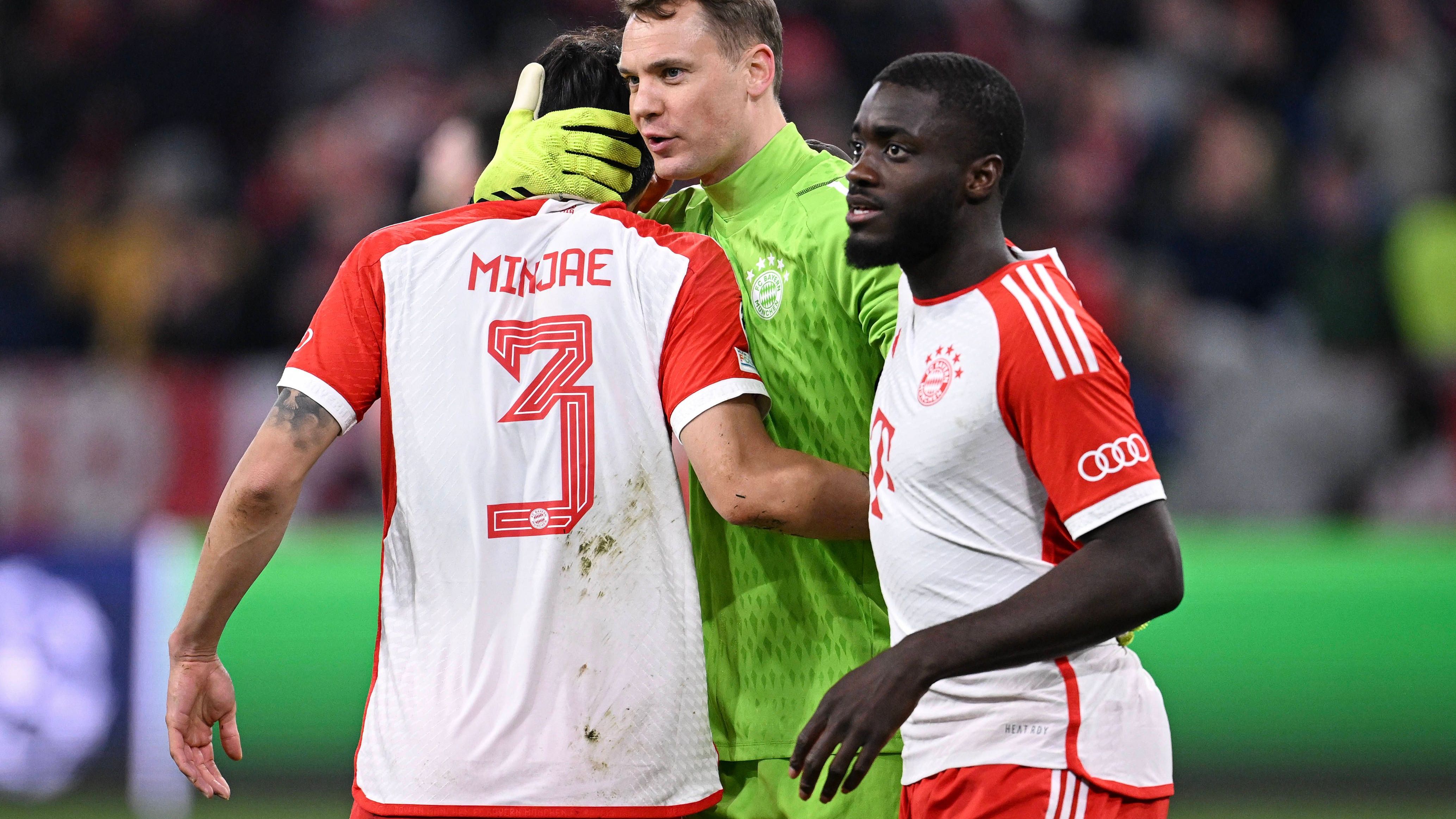 <strong>Dayot Upamecano</strong><br>Der Franzose steht schon länger in der Kritik, hat in den vergangenen Spielzeiten immer mit Aussetzern in wichtigen Saisonphasen auf sich aufmerksam gemacht. Das wird auch den Kaderplanern nicht entgangen sein. Eine Zukunft des 25-Jährigen in München könnte somit auch davon abhängen, ob sich der FCB auf dem Transfermarkt die Baustelle Innenverteidigung aufmachen möchte.