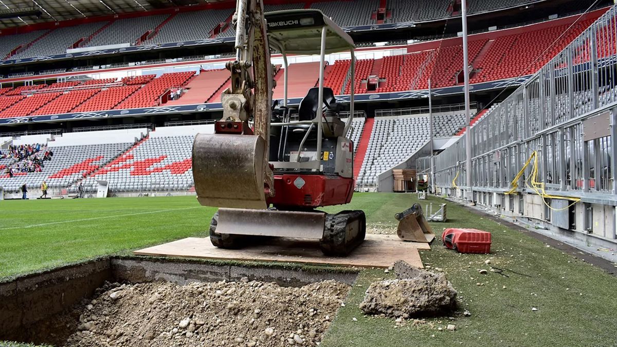 Allianz Arena Field Goal Loch