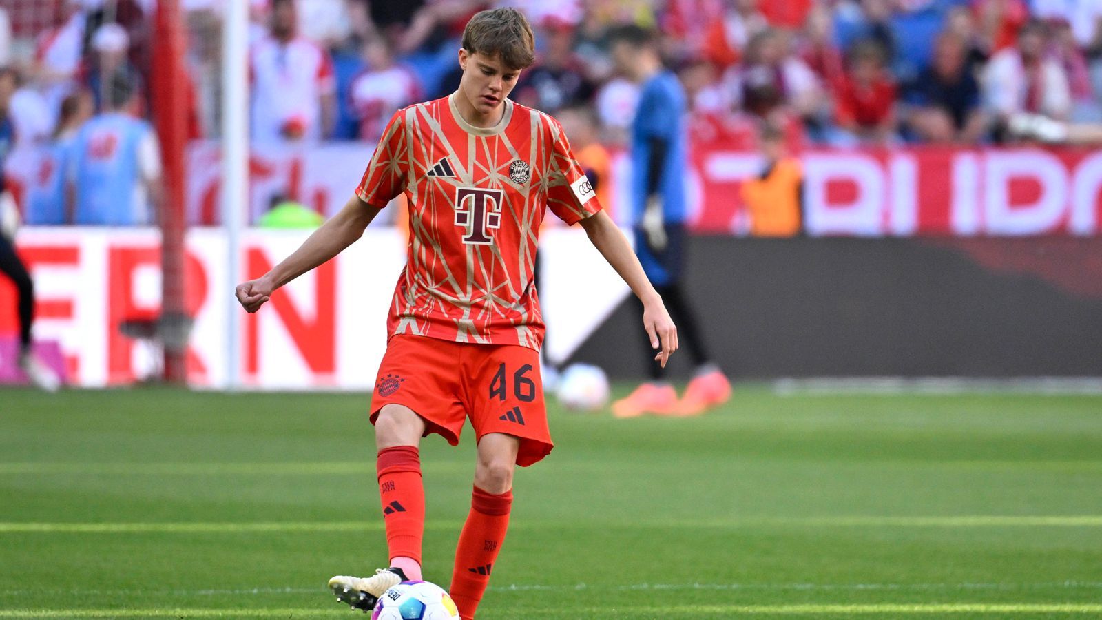 <strong>Jonathan Asp-Jensen</strong><br>Auch der 18 Jahre alte Däne kommt zu seinem Profi-Debüt, als er nach 90 Minuten Zvonarek ersetzt. Kam vor zwei Jahren vom FC Midjylland und hat diese Saison zwölfmal für die zweite Mannschaft gespielt. <strong><em>ran</em>-Note: ohne Bewertung</strong>