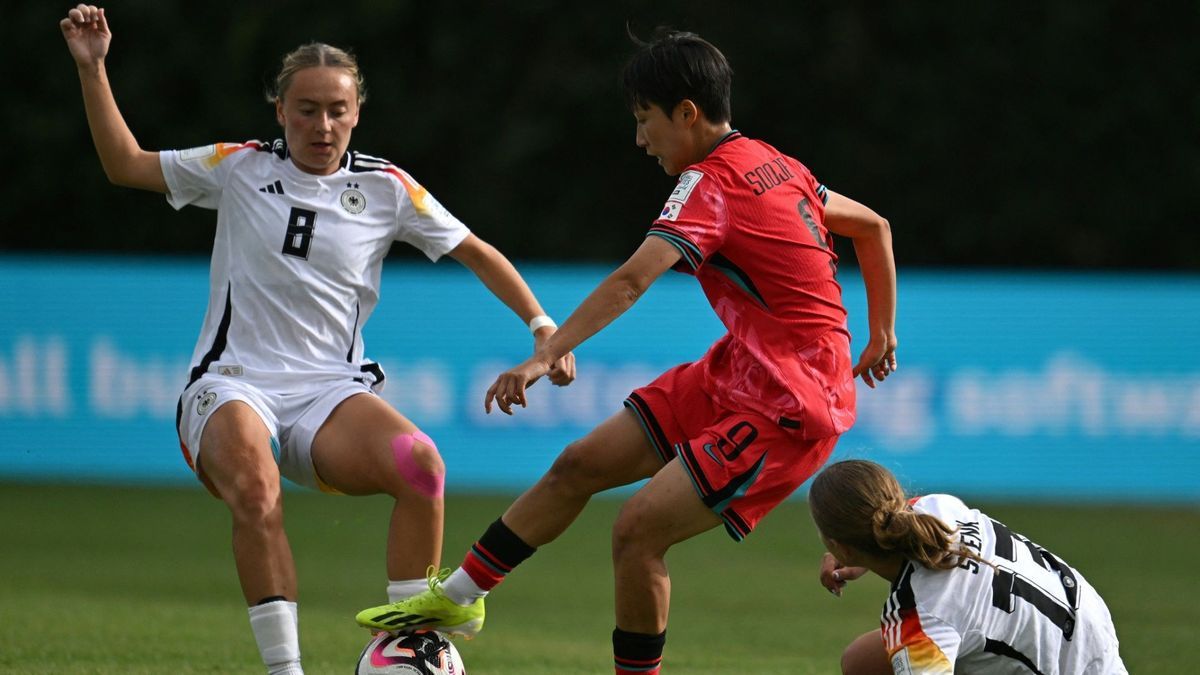 Sofie Zdebel (l.) kommt nicht an den Ball