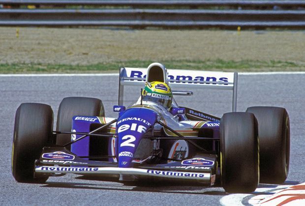 
                <strong>Sennas letzter Atemzug</strong><br>
                Der Williams FW16 schoss offensichtlich unlenkbar mit 330 km/h aus der berüchtigten langgezogenen Tamburello-Kurve geradeaus in eine Mauer. Ein Teil der Radaufhängung bohrte sich durch den Helm in Sennas Kopf.
              