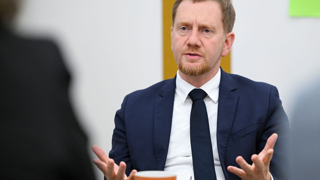 Sachsens Ministerpräsident Michael Kretschmer bei einem Interview