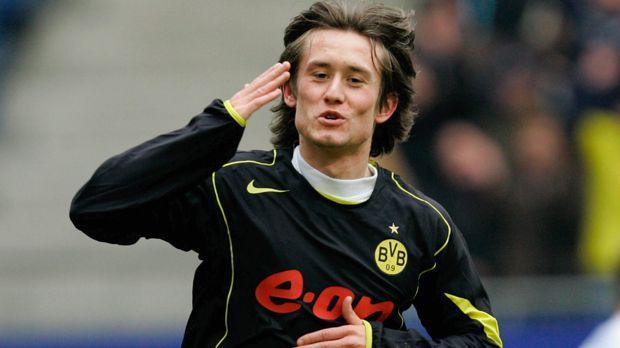 
                <strong>Tomas Rosicky</strong><br>
                Während seiner Zeit bei Borussia Dortmund rief ein Journalist dem schmächtigen Tschechen angeblich zu: "Junge, iss doch mal ein Schnitzel!" Seine damaligen BVB-Kollegen griffen das prompt auf - so entstehen Spitznamen.
              