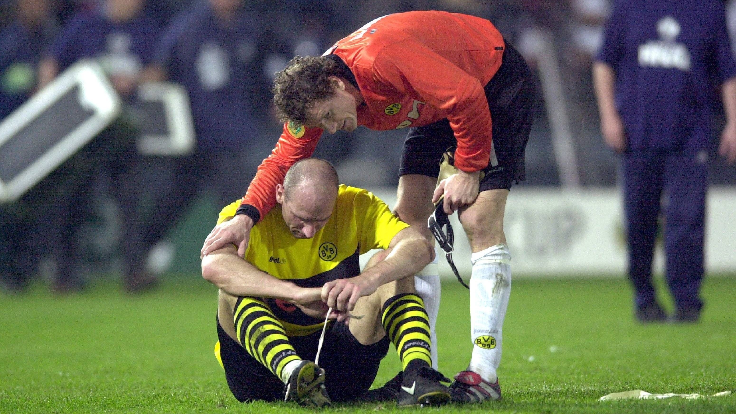<strong>2001/02: Feyenoord Rotterdam - Borussia Dortmund</strong><br>Das Endspiel fand zufällig in Rotterdam statt und sollte auch zum Heimvorteil werden. Die Niederländer gewannen mit 3:2. Trostpreis: Die Schwarz-Gelben holten 2002 die Meisterschale in der Bundesliga.