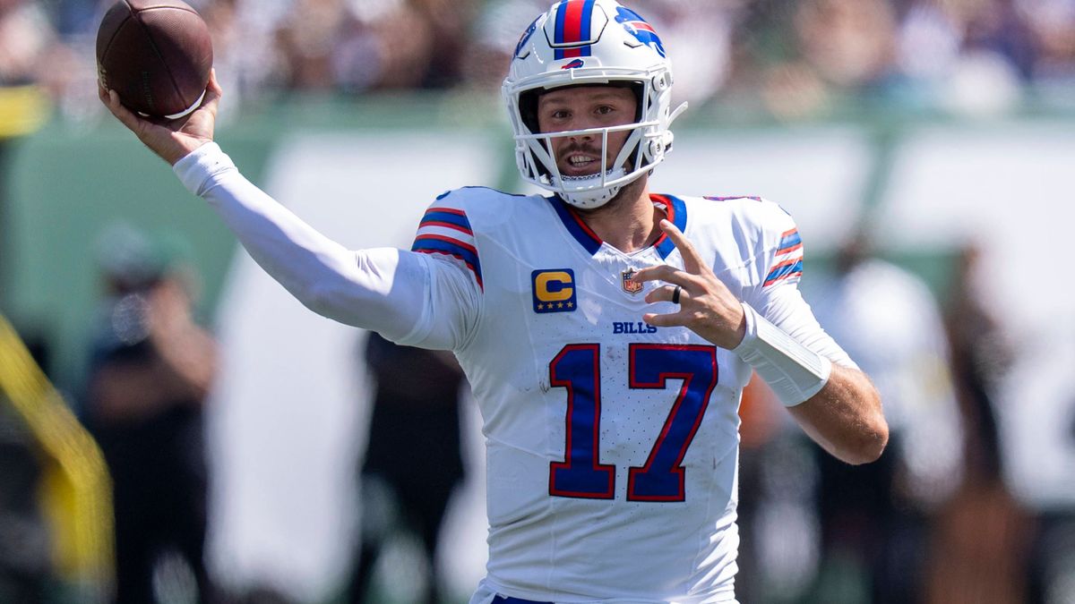 Bufalo Bills quarterback Josh Allen (17) throws the ball during an NFL, American Football Herren, USA football game against the New York Jets, Sunday, Sep. 14, 2025, in East Rutherford, NJ. ( Cal M...