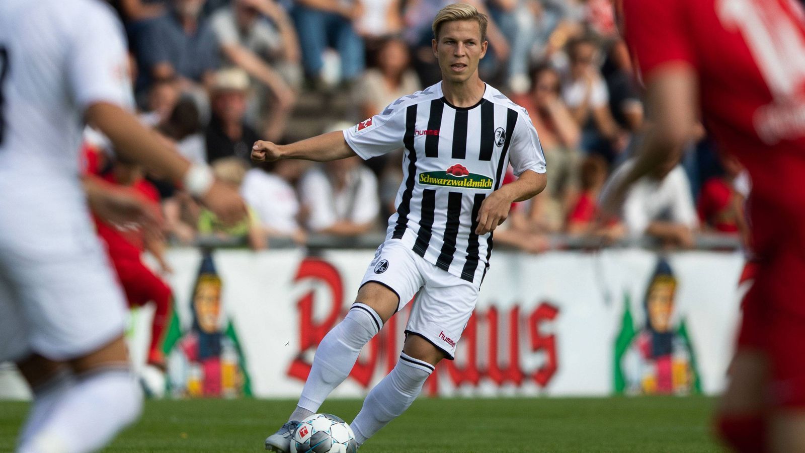 
                <strong>Lino Tempelmann (Zentrales Mittelfeld, SC Freiburg)</strong><br>
                Alter: 20Spiele in der U20: -Spiele für 1. Mannschaft des Vereins: -
              