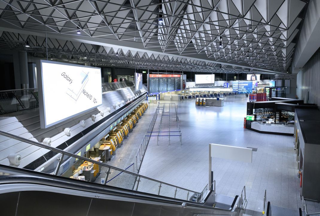 Der Frankfurter Flughafen wird am Donnerstag wegen des Warnstreiks der Luftsicherheitskräfte für Abreisende gesperrt.