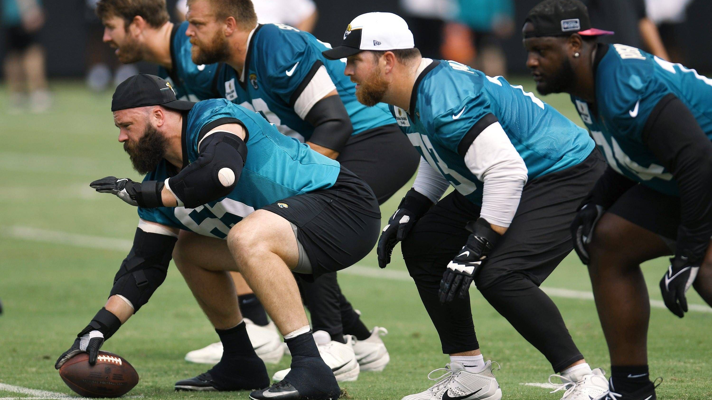 <strong>Jacksonville Jaguars: Mitch Morse (Center)</strong><br>Zwei Jahre und knapp über zehn Millionen US-Dollar lassen sich die Jaguars das Können von Mitch Morse kosten. Der erfahrene Center stand die letzten fünf Jahre als Starter für die Buffalo Bills auf dem Rasen und überzeugte besonders im Pass Blocking mit guten Leistungen.&nbsp;