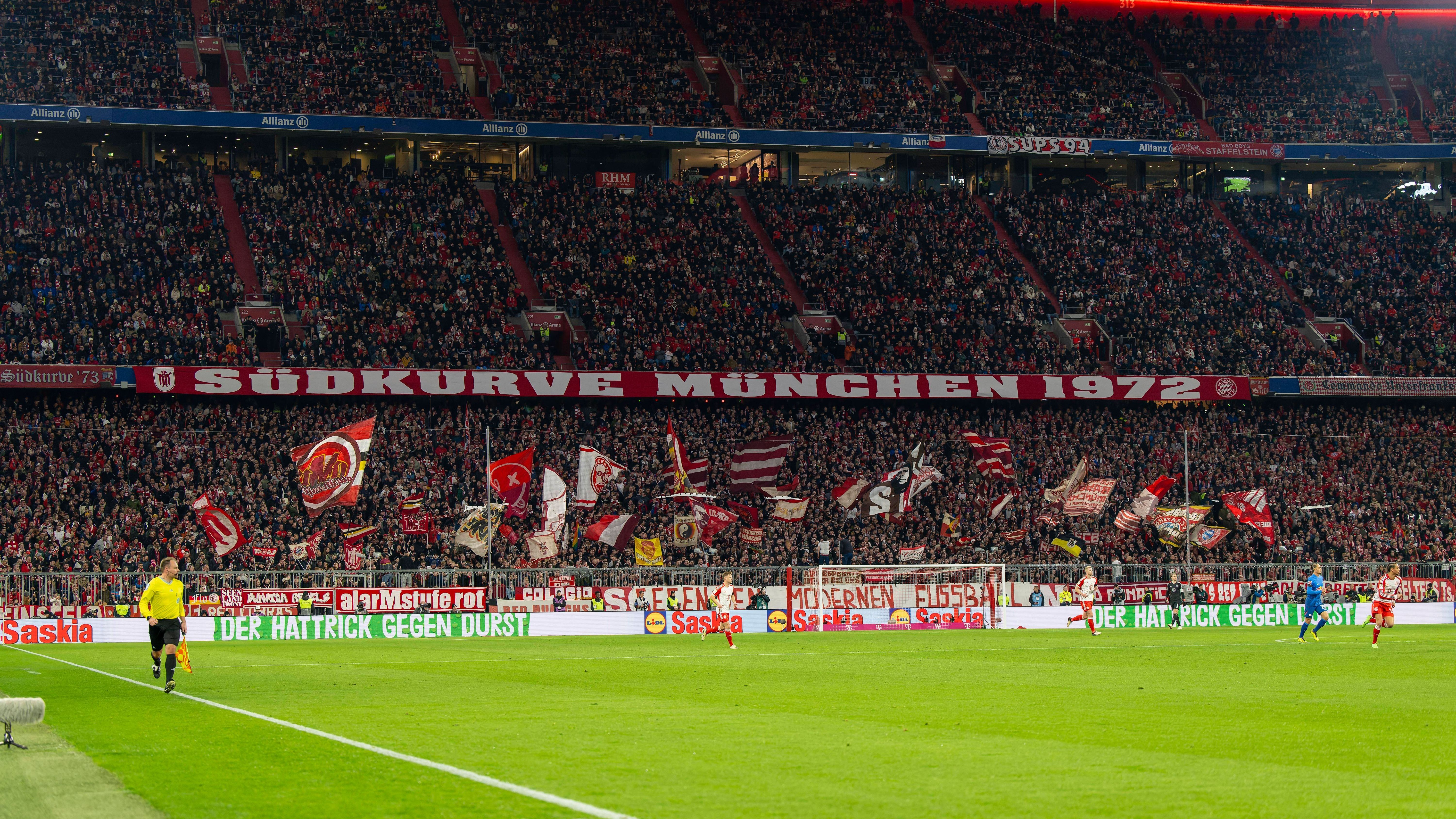 <strong>1. Platz: FC Bayern München - 2.000 Spiele</strong><br>Siege: 1.206<br>Unentschieden: 431<br>Niederlagen: 363