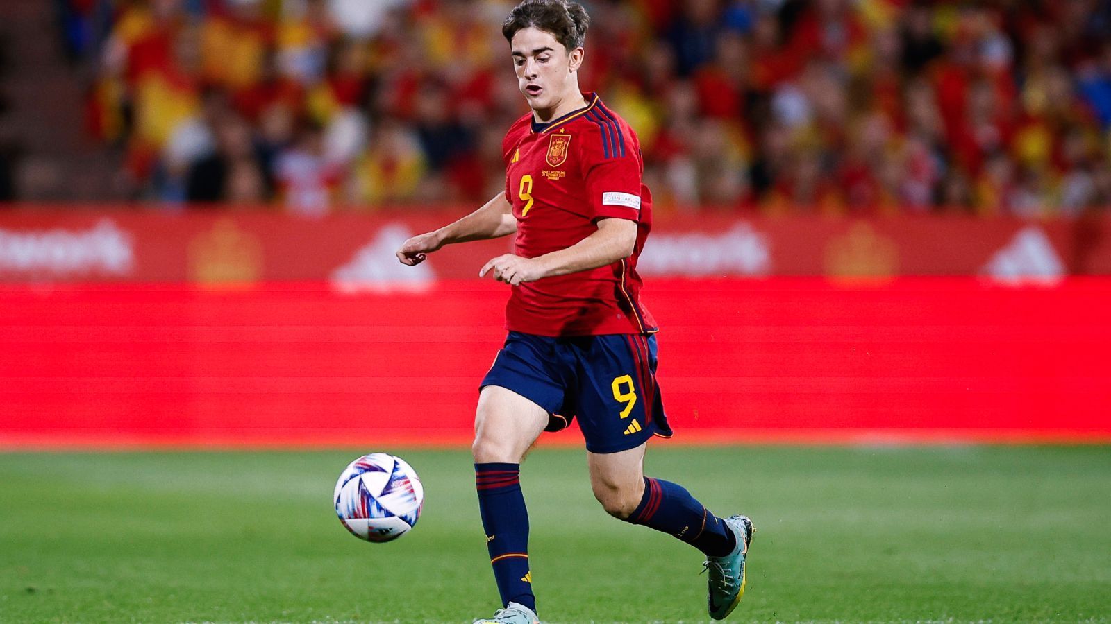 
                <strong>Platz 8: Gavi (Spanien)</strong><br>
                &#x2022; Position: Zentrales Mittelfeld<br>&#x2022; Alter: 18<br>&#x2022; Verein: FC Barcelona<br>&#x2022; Marktwert: <strong>90 Millionen Euro</strong><br>
              