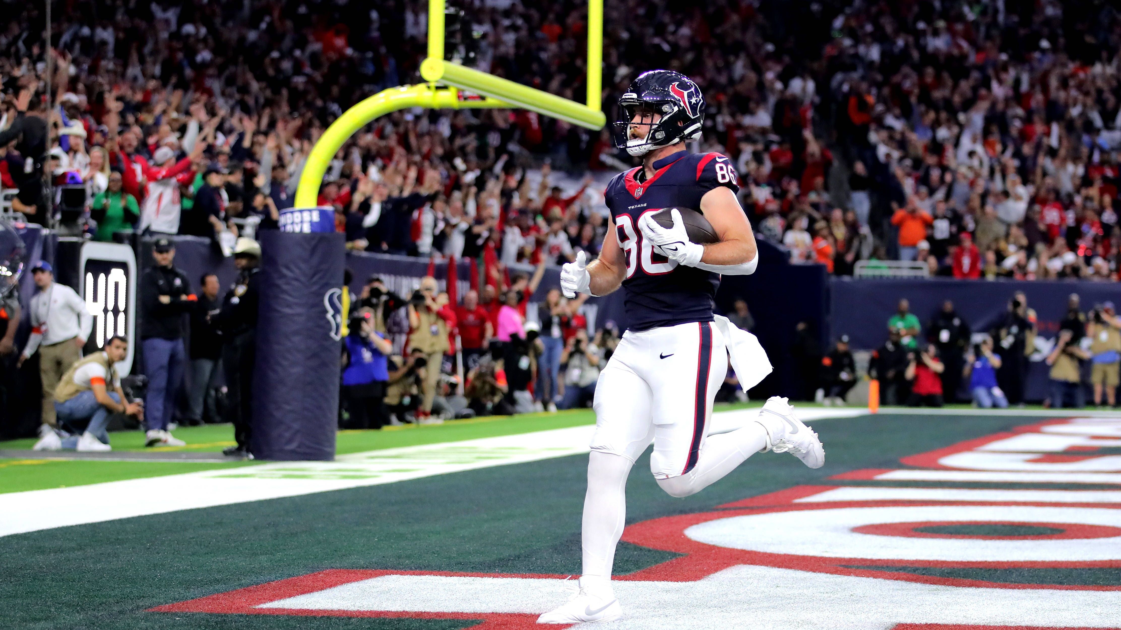 <strong>Tight Ends: Die verfügbaren Spieler<br></strong>Dalton Schultz dürfte der beste Allrounder in der Runde sein. Er stellte sein Können als zuverlässige Anspielstation bei den Texans unter Beweis. Hunter Henry, Gerald Everett oder Noah Fant zählen seit einigen Spielzeiten zum soliden Mittelfeld unter den Tight Ends. Wer einen jungen Blocking-Spezialisten sucht, wird bei Adam Trautman oder Charlie Woerner fündig.