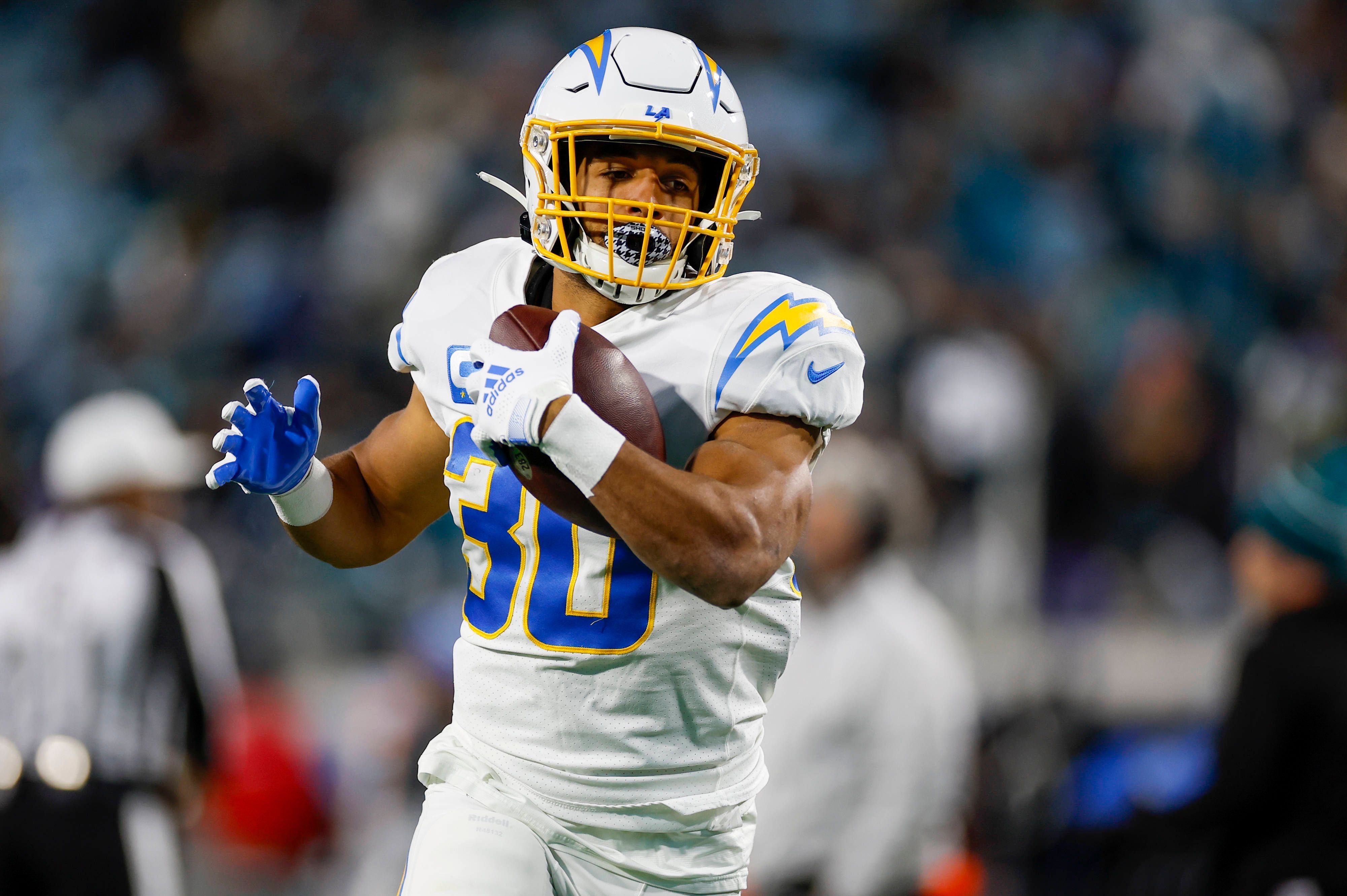 NFL: Austin Ekeler Wechselt Von Den Chargers Zu Den Commanders