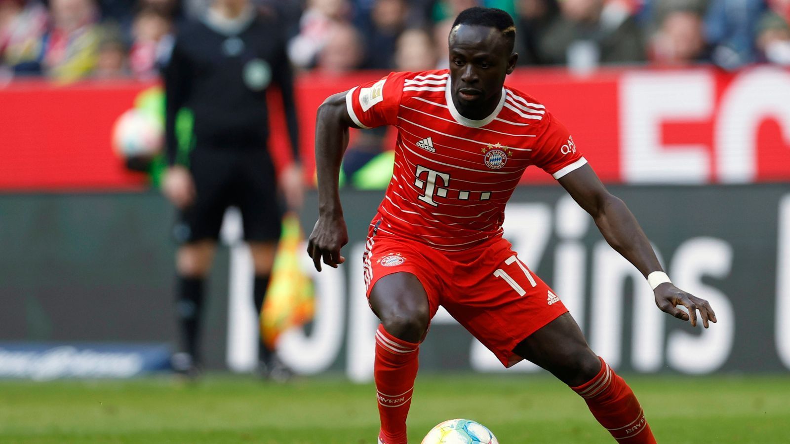 
                <strong>Sadio Mane (FC Bayern München)</strong><br>
                Der Senegalese kommt nach 69 Minuten für Choupo-Moting. Verstolpert zunächst bei guter Gelegenheit mit freiem Weg und hat danach Pech, dass er freistehend nicht vernünftig von Sane angespielt wird. ran-Note: Ohne Bewertung
              