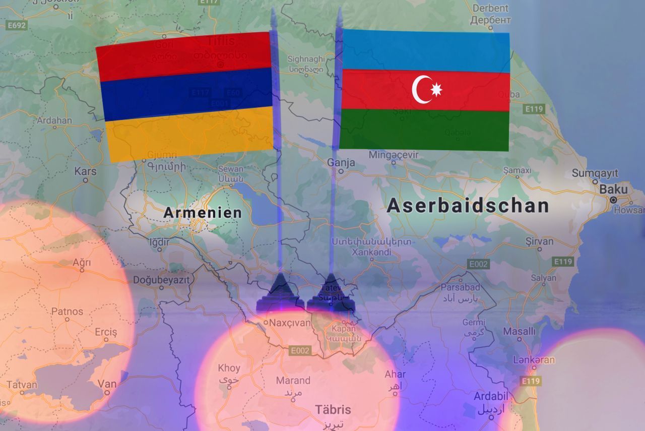 Bergkarabach-Konflikt: Seit 1991 schwelt zwischen Armenien und Aserbaidschan ein Konflikt um die Region Bergkarabach im Kaukasus. Das umstrittene Gebiet hat für die Staaten jeweils eine mythologische und identitätsstiftende Bedeutung, weshalb beide ihren Anspruch darauf als rechtmäßig betrachten. Die bewaffneten Auseinandersetzungen dauern bis heute an. Seit 2021 hat sich der Konflikt auch auf Regionen außerhalb des Bergkarab