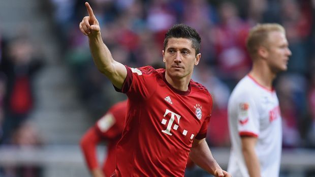 
                <strong>Robert Lewandowski (Saison 2015/16)</strong><br>
                Robert Lewandowski (Saison 2015/16): 13 Tore. Der Pole hat jetzt schon fünf Treffer mehr erzielt als in der gesamten Saison 2010/11. Und dabei fällt der Pole am fünften Spieltag sogar gegen den SV Darmstadt 98 verletzungsbedingt aus. Nur ein Stürmer ist besser ... 
              