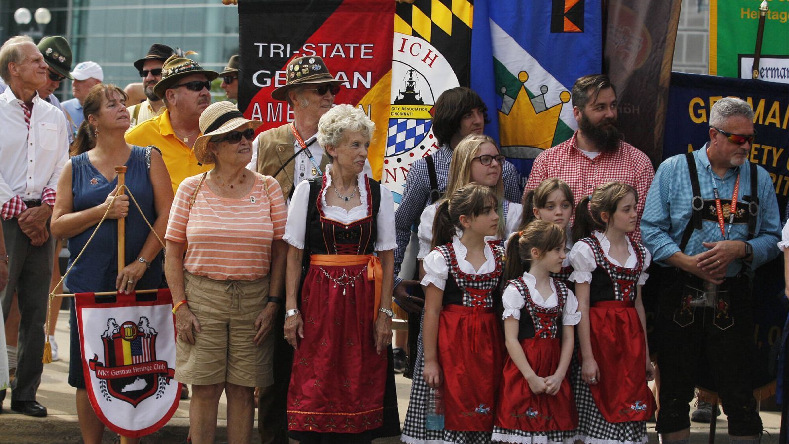 
                <strong>Cincinnati Bengals Grund 2: Das größte Oktoberfest in den USA</strong><br>
                Jener Burrow sagte mal, in Cincinnati gäbe es nichts zu tun. Dabei gibt es doch in Cincinnati das größte Oktoberfest der USA. Genau richtig für alle Freunde des bayerischen Biers. O'zapft is!
              