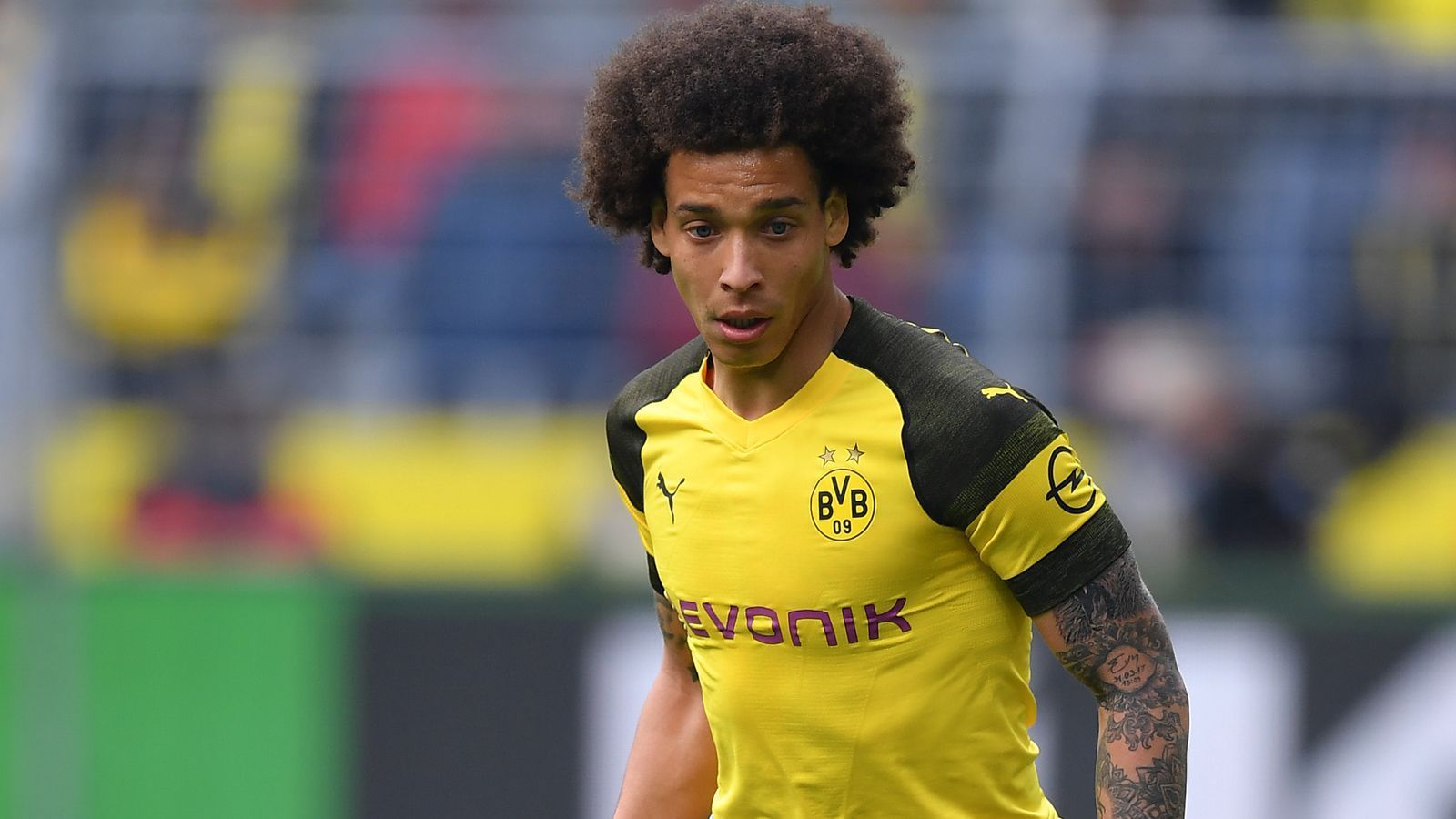 
                <strong>Axel Witsel</strong><br>
                Mit Delaney in der Zentrale. Erobert in der ersten Halbzeit die Bälle wie gewohnt im Mittelfeld und ist selbst häufig nur durch Fouls zu stoppen. Muss nach einem Tritt von Klaassen behandelt werden, kann aber weiterspielen. Nach einer Stunde mit einem kompletten Leistungsabfall. Lässt sich in der 70. Minute von Möhwald tunneln und hat damit Mitschuld am zwischenzeitlichen Anschluss-Treffer der Bremer. ran-Note: 4
              