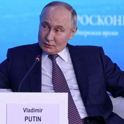 21. Februar 2025: Der russische Präsident Wladimir Putin während einer Plenarsitzung des Forums für Zukunftstechnologien in Moskau, Russland