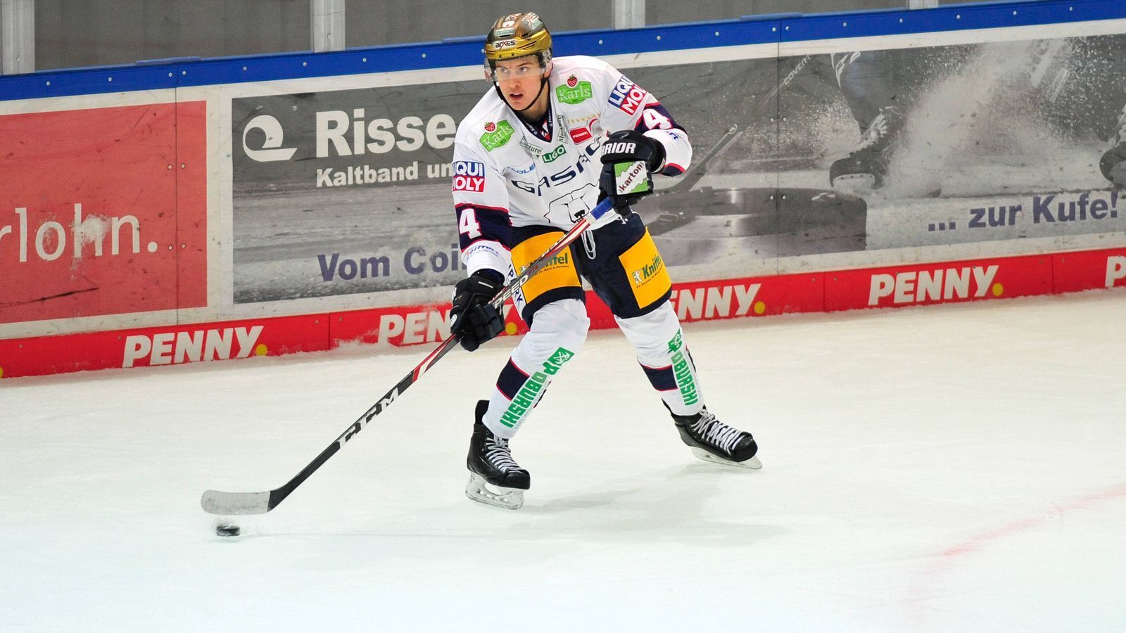 
                <strong>Winnipeg Jets: Leon Gawanke</strong><br>
                Der Berliner stand ebenfalls in der Vorsaison vor seinem Debüt. Im AHL-Farmteam der Jets deutete er mit starken Leistungen an, insbesondere auch mit 26 Punkten in 48 Spielen, dass er eine Verstärkung für Winnipegs Verteidigung wäre. Dies bestätigt er jetzt auch bei den Eisbären. Für die nicht gerade tief besetzten Jets ist er auch nach Saisonende in Deutschland eine Alternative.
              