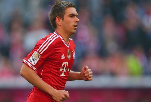 
                <strong>FC Bayern: Philipp Lahm</strong><br>
                Die Rechtsverteidiger - Der Kapitän muss in dieser Saison oft pendeln - entweder spielt er Außenverteidiger oder er hilft im zentralen defensiven Mittelfeld aus. Er gilt als einer der zweikampfstärksten Profis weltweit und kann auf beiden Postionen überzeugen. 
              