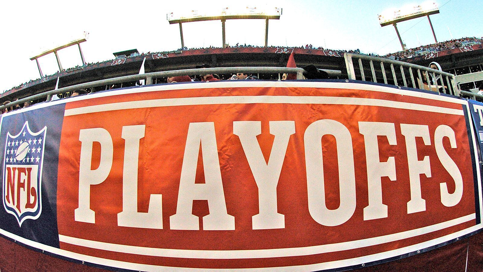 
                <strong>Diese Teams sind für die Playoffs qualifiziert</strong><br>
                Nur noch ein Spieltag in der Regular Season. Acht Teams haben sich bereits eines der zwölf begehrten Playoff-Tickets gesichert. Der Rest kämpft in Week 17 noch um einen der offenen Plätze. ran.de gibt einen Überblick, wer sicher in der Postseason dabei ist. 
              