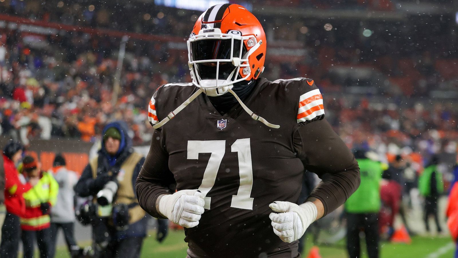 
                <strong>Pick 10: Jedrick Wills (Offensive Tackle, Cleveland Browns)</strong><br>
                Gehalt mit der Fifth-Year-Option: 14,175 Millionen US-Dollar (Option gezogen)
              