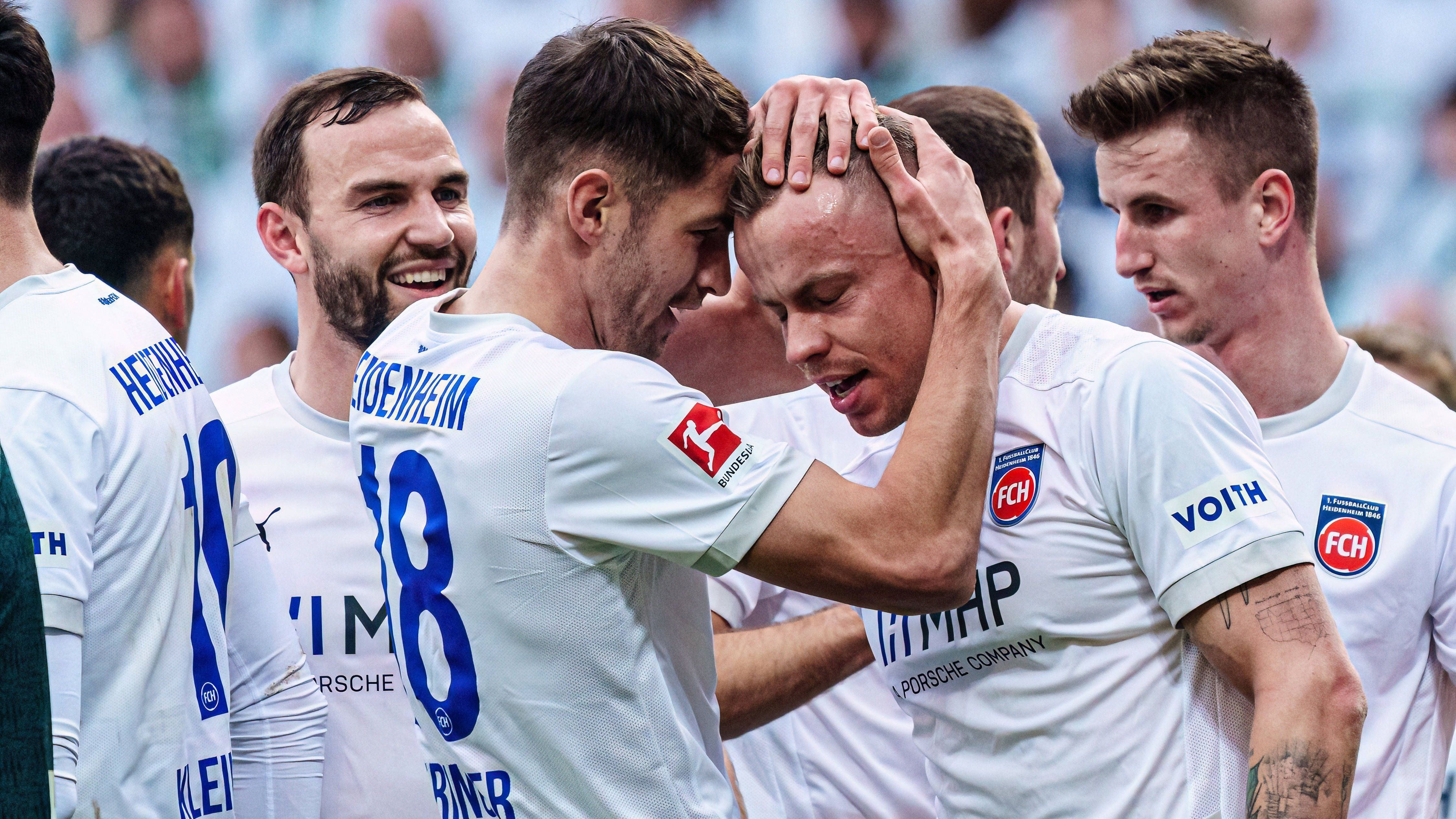 <strong>Heidenheim überrascht alle und spielt nächste Saison International</strong><br>Die schönsten Märchen schreibt der Fußball. Und der 1. FC Heidenheim ist genau so eines. Vor der Saison hätten dem damaligen Aufsteiger die wenigsten überhaupt den Klassenerhalt zugetraut. Das Team um Trainer-Legende Frank Schmidt straft sie bereits jetzt Lügen.