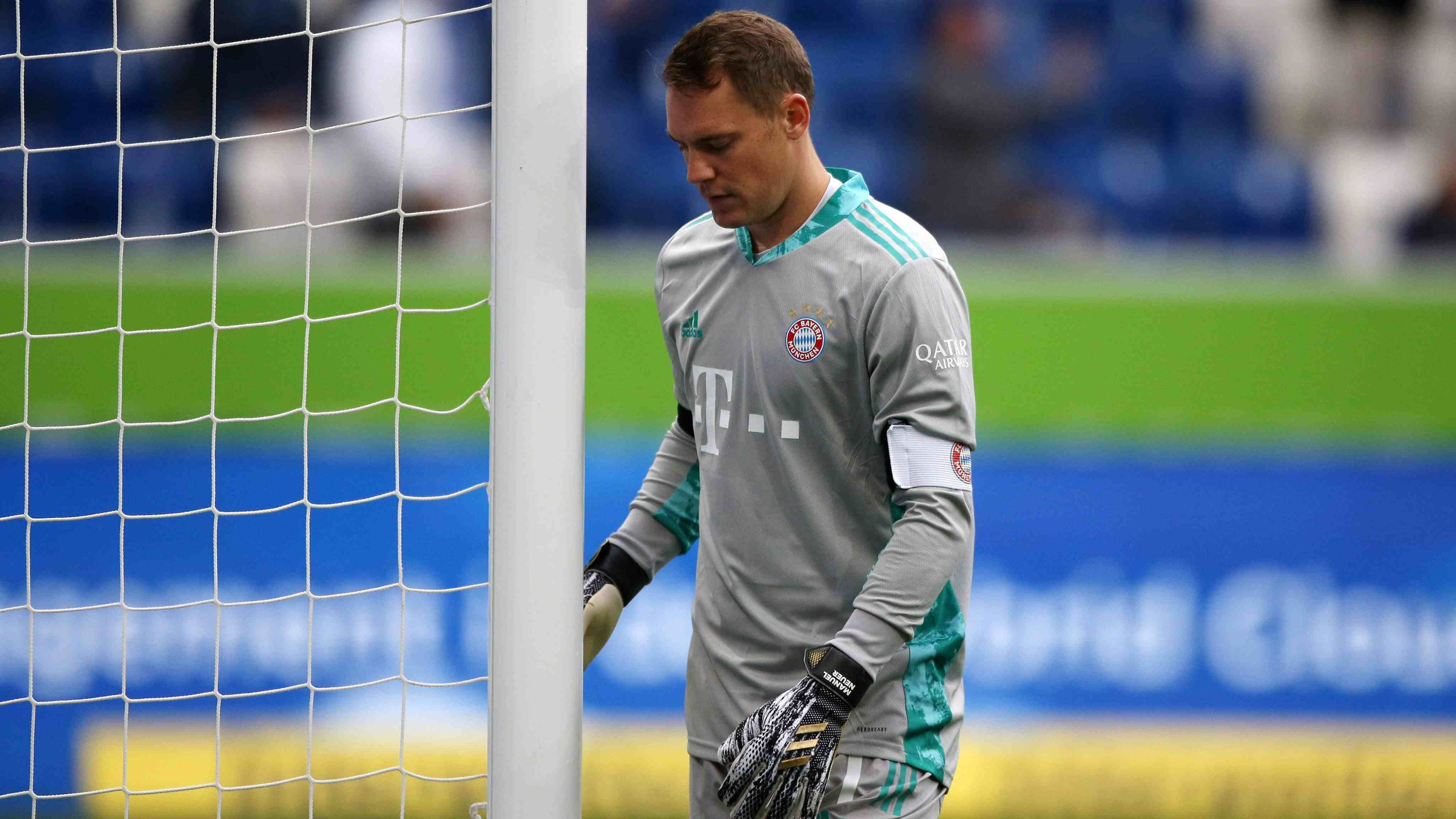 
                <strong>Manuel Neuer</strong><br>
                Ehe Neuer sich überhaupt auszeichnen kann, muss er bereits zweimal hinter sich greifen. Bei den Toren zum 0:1 und 0:2 ist er allerdings machtlos. Nach einer halben Stunde pariert Neuer dafür sicher bei einem Flachschuss von Kramaric. Mit einem unmenschlichen Reflex gegen einen Kramaric-Schuss lenkt Neuer den Ball kurz vor dem Pausenpfiff noch an die Latte. Eine starke Fußparade hält die Bayern in der 74. Minute bei einem Skov-Schuss im Spiel, ehe er beim 1:3 durch Kramaric erneut chancenlos ist. In der Nachspielzeit verschuldet Neuer dann auch noch einen Elfmeter gegen Bebou, der zum 1:4 führt. ran.de-Note: 3
              