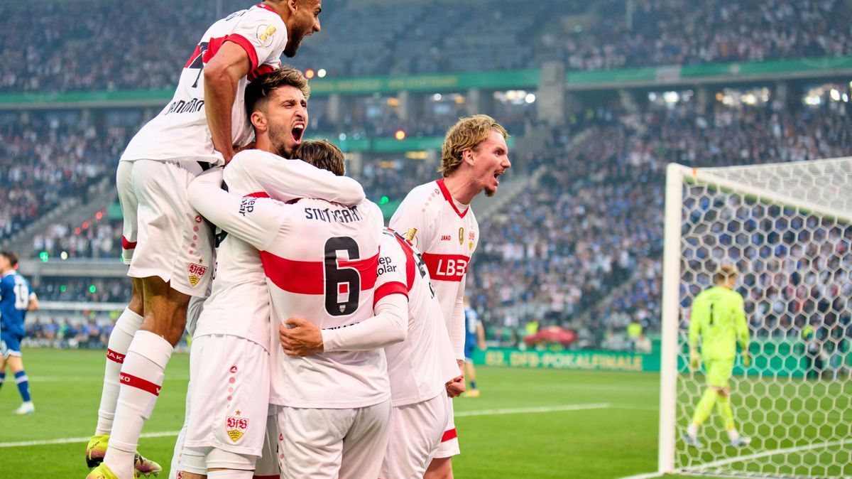 Deniz Undav, VFB 26 celebrates his 3-0 goal, happy, laugh, celebration, with Nick Woltemade, VFB 11 Enzo Millot, VFB 8 Atakan KARAZOR, VFB 16 during the Final DFB-Pokal, German Football Trophy of t...