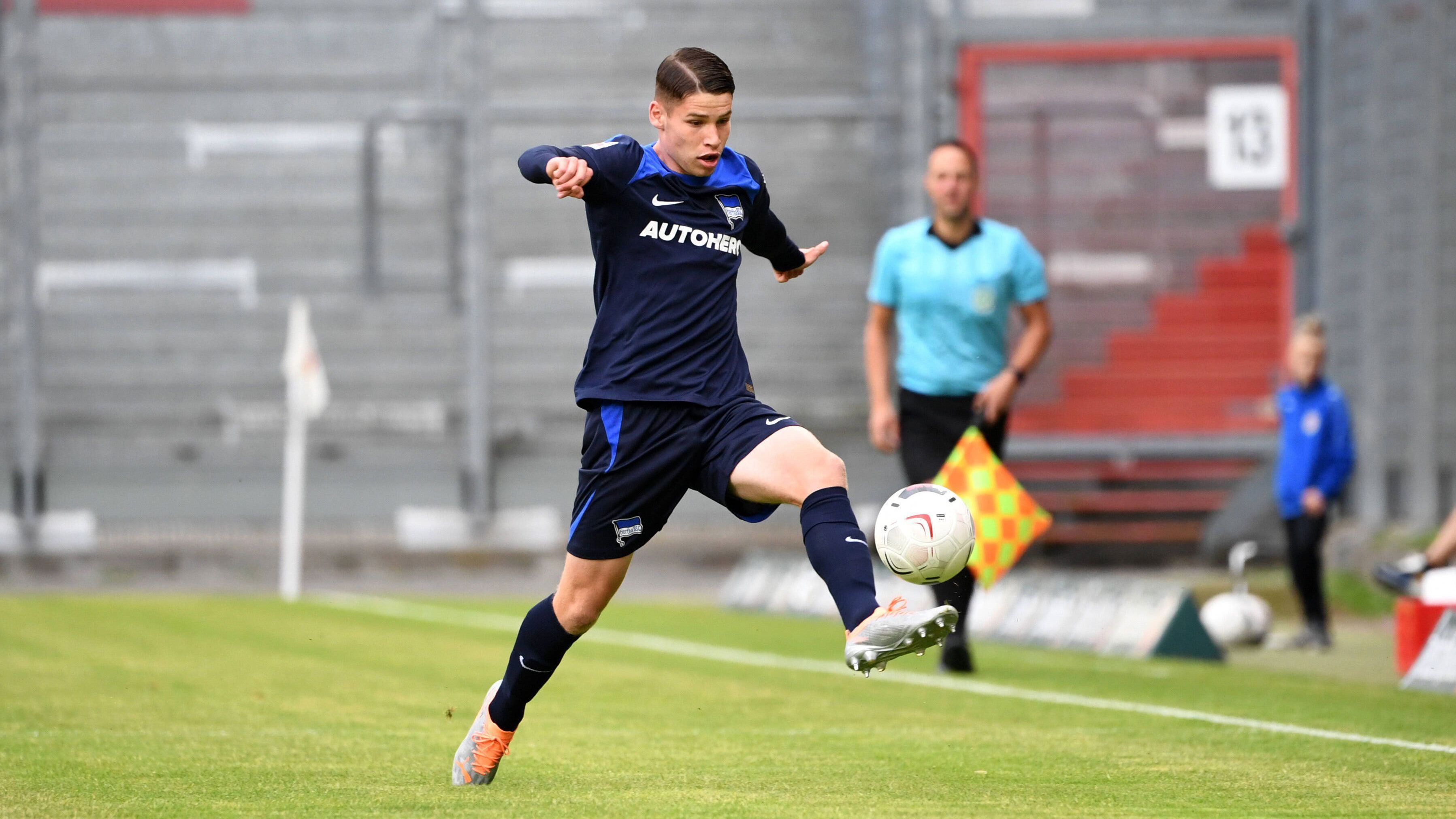 
                <strong>9. Hertha BSC</strong><br>
                Durchschnittsalter des Kaders: 25,1 JahreJüngster Spieler im Kader: Lukas Ullrich (18 Jahre, sechs Monate und zwei Tage)Ältester Spieler im Kader: Rune Jarstein (37 Jahre, elf Monate und 19 Tage; wurde vor einigen Wochen suspendiert)
              