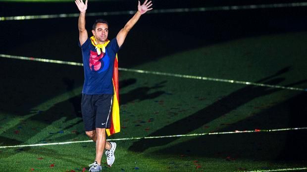 
                <strong>Xavi (Al-Sadd Sportclub)</strong><br>
                Schon im Alter von elf Jahren wurde die Passmaschine Teil der Jugendakademie "La Masia" vom FC Barcelona. Seinen ersten Einsatz im Profikader bekam Xavi 1998 - fortan prägte er eine Ära. 2015 schließlich wechselte er nach Katar zu Al-Sadd, wo er seine Karriere ausklingen lässt.
              