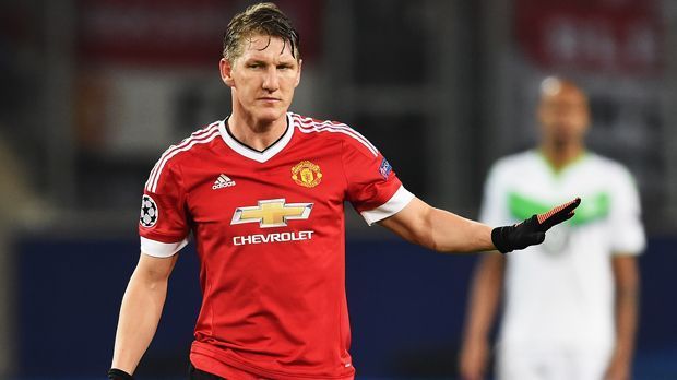 
                <strong>Bastian Schweinsteiger (Manchester United)</strong><br>
                Bei Bastian Schweinsteiger und Manchester United sieht es dagegen düsterer aus. Nach drei Spielen Sperre durfte Schweinsteiger gegen Chelsea wieder von Beginn ran, konnte der Partie aber nicht seinen Stempel aufdrücken. Er steht weiterhin in England in der Kritik. Erst am Dienstag und Mittwoch greifen ...
              