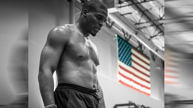 
                <strong>Cam Newton</strong><br>
                Cam Newton zeigt sich im Fitnessstudio. Der Quarterback der Carolina Panthers schreibt zu diesem Foto: "Home of the brave and of the free - Happy Independence Day!"
              