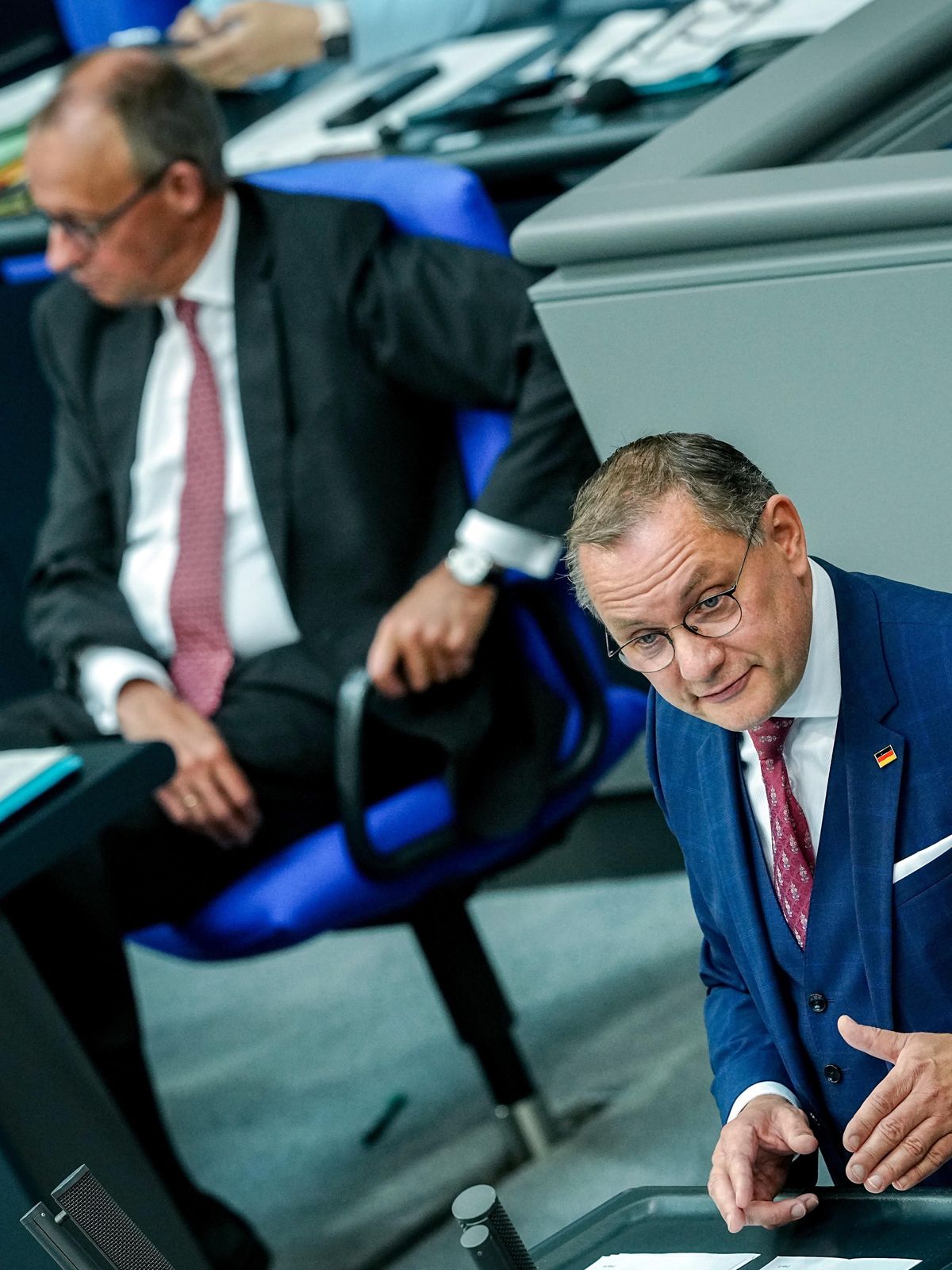 Im ZDF-Politbarometer liegt die AfD erstmals gleichauf mit den Unionsparteien.