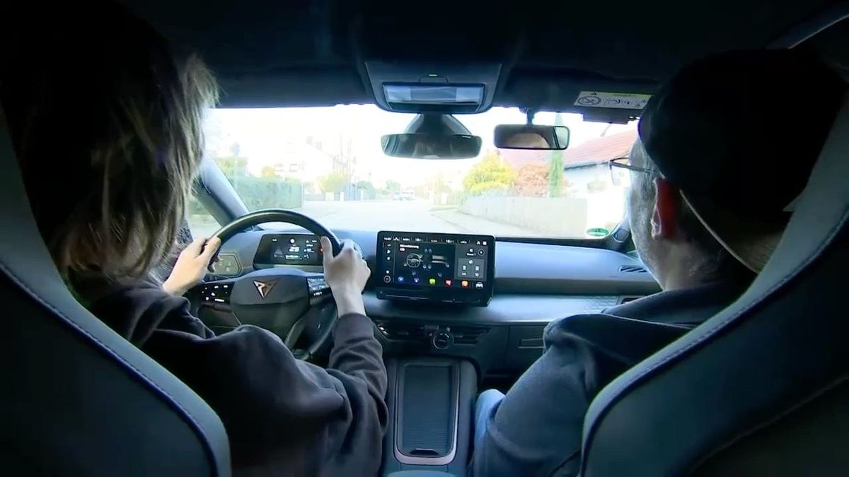 Zwei Personen in einem Auto