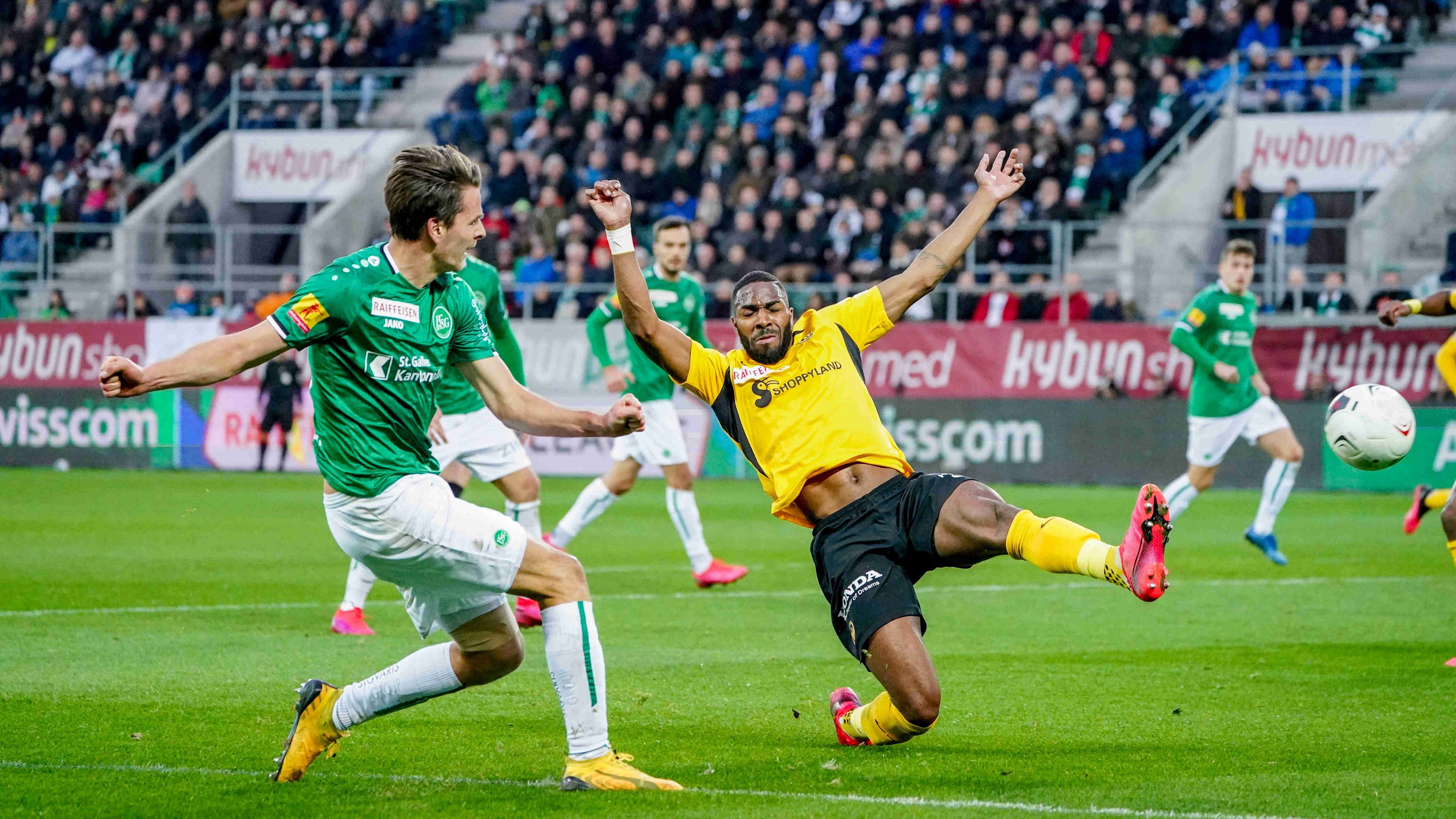 
                <strong>FC St. Gallen und Young Boys Bern (Schweiz)</strong><br>
                In der Schweizer Super League bahnte sich vor der Coronapause ein enges Meisterrennen an. So lagen Überraschungsteam St. Gallen und Titelverteidiger Bern punktgleich an der Spitze. Lediglich fünf Tore machen momentan den Vorteil von St. Gallen aus. Folgt nun der Titel am grünen Tisch?
              