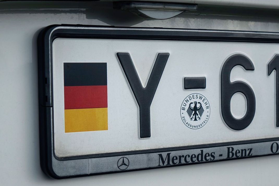 Ein Y im Autokennzeichen kennzeichnet seit 1955 Fahrzeuge der Bundeswehr. 