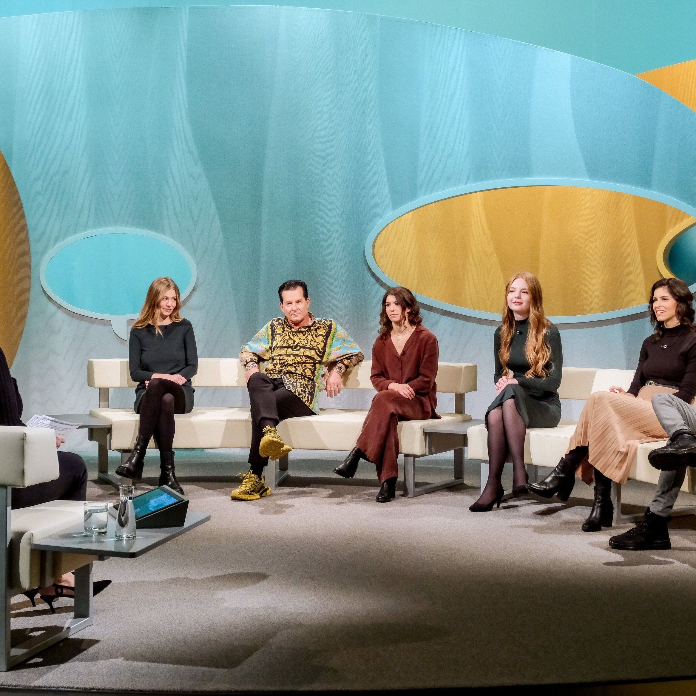Schaue dir alle Folgen von "Talk um 4" hier an