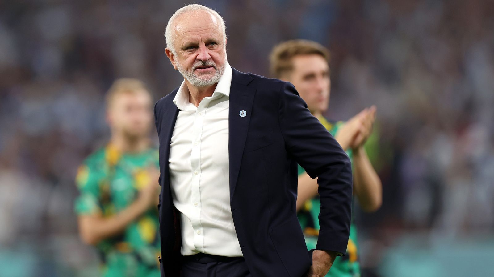 
                <strong>Graham Arnold</strong><br>
                "Wir spielen gegen eine Mannschaft mit blauen Trikots, mehr ist es nicht." (Australiens Nationaltrainer Graham Arnold über das WM-Duell mit Titelverteidiger Frankreich) 
              