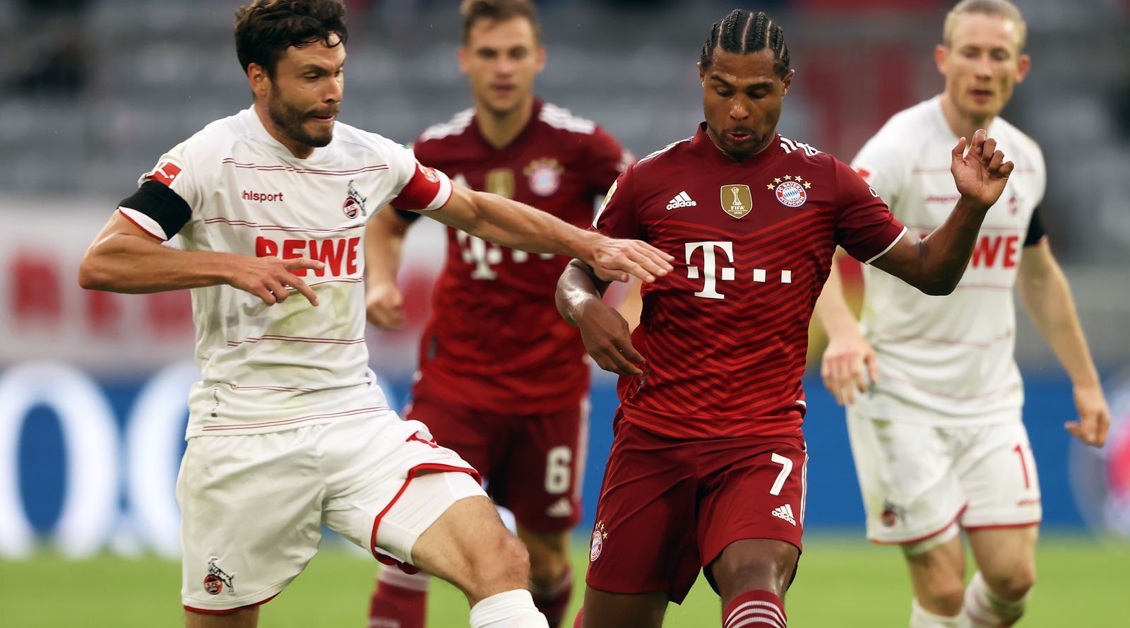 
                <strong>Serge Gnabry</strong><br>
                Zu Beginn beweist der einstige Arsenal-Akteur Übersicht. Bereitet den "Geißböcken" so einige Probleme. Bei seiner Chance nach 22 Minuten ist Gnabry zu eigensinnig, lässt anschließend kurzzeitig etwas nach. Auf Müller scharfe Hereingabe netzt er dann zum 2:0 ein. Damit nicht genug: Mit einem fulminanten Schuss aus 15 Metern erzielt der Flügelstürmer auch das 3:2. Wenig später darf er sich den Applaus abholen. ran-Note: 1
              