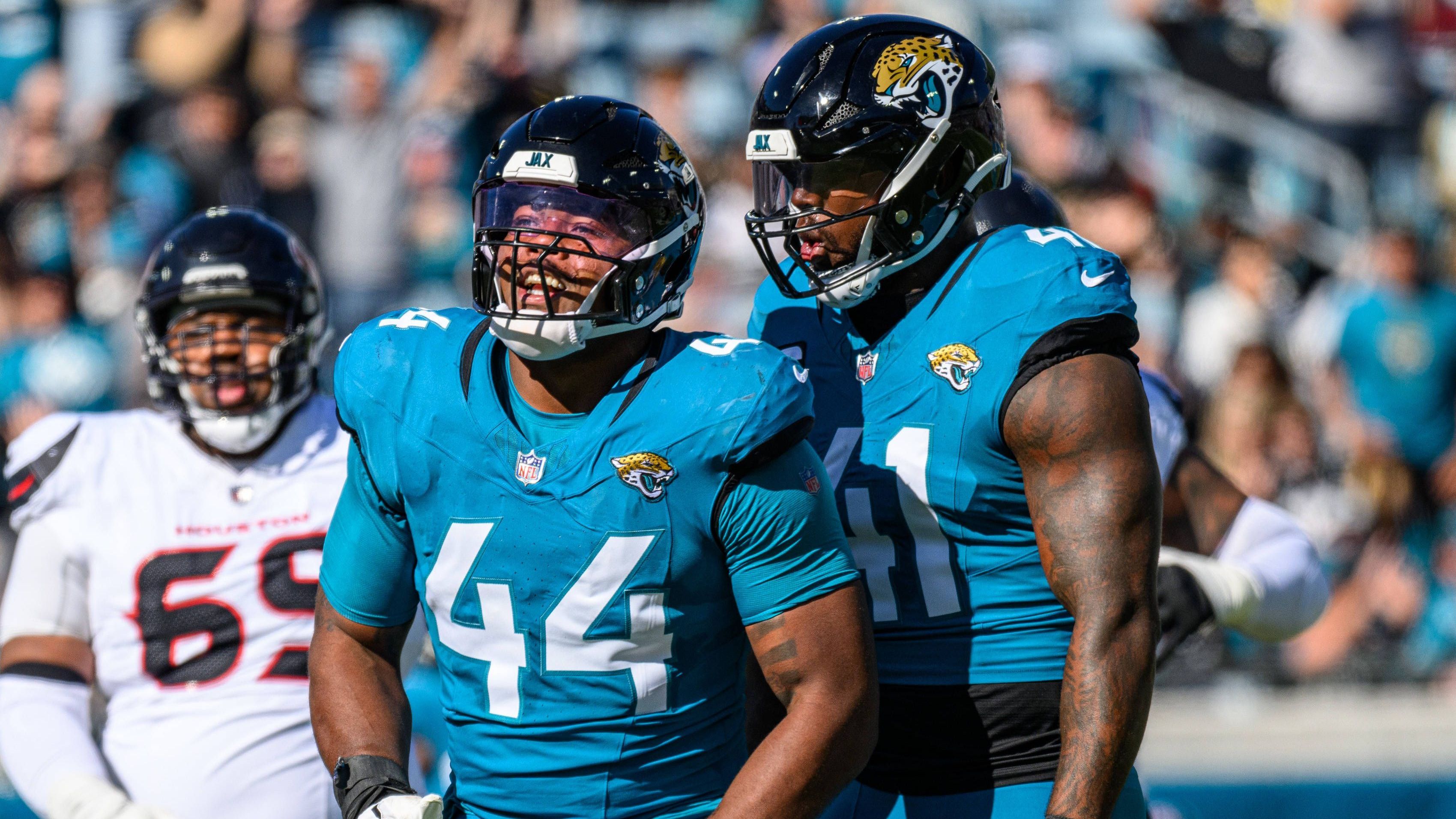 <strong>Platz 29: Jacksonville Jaguars<br></strong>Die Offensive der Jaguars steht stark im Fokus und soll mit Head Coach Liam Coen zurück zu alter Stärke finden. Doch auch die Defensive muss sich verbessern, letzte Saison zählte sie zu den schwächsten der Liga. Besonders die Secondary ähnelte einem Schweizer Käse. Kann <a data-li-document-ref="533532" href="https://www.ran.de/sports/american-football/nfl/news/nfl-receiver-oder-cornerback-jacksonville-jaguars-treffen-wohl-entscheidung-bei-travis-hunter-533532">Travis Hunter</a> hier weiterhelfen?