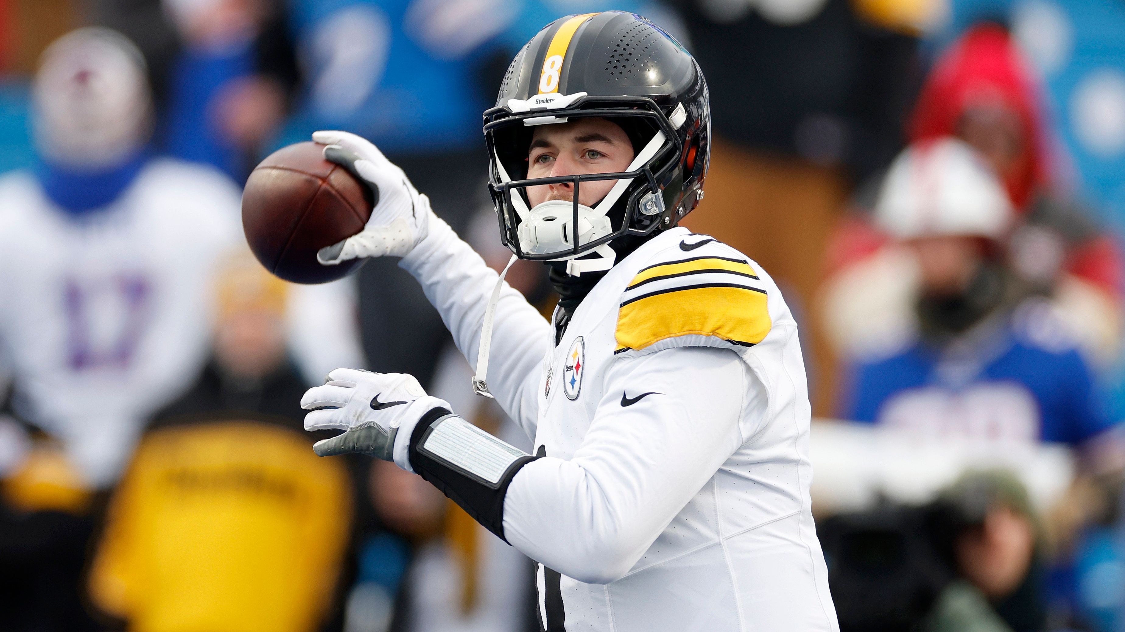 <strong>Performance</strong><br>Pickett konnte sich bei den Steelers nie richtig durchsetzen. 2023 wurde er gar für Mason Rudolph gebencht. Nun kann er sich dennoch Super-Bowl-Sieger nennen, da er als Backup für Jalen Hurts in insgesamt fünf Spielen für die Philadelphia Eagles auf dem Feld stand.