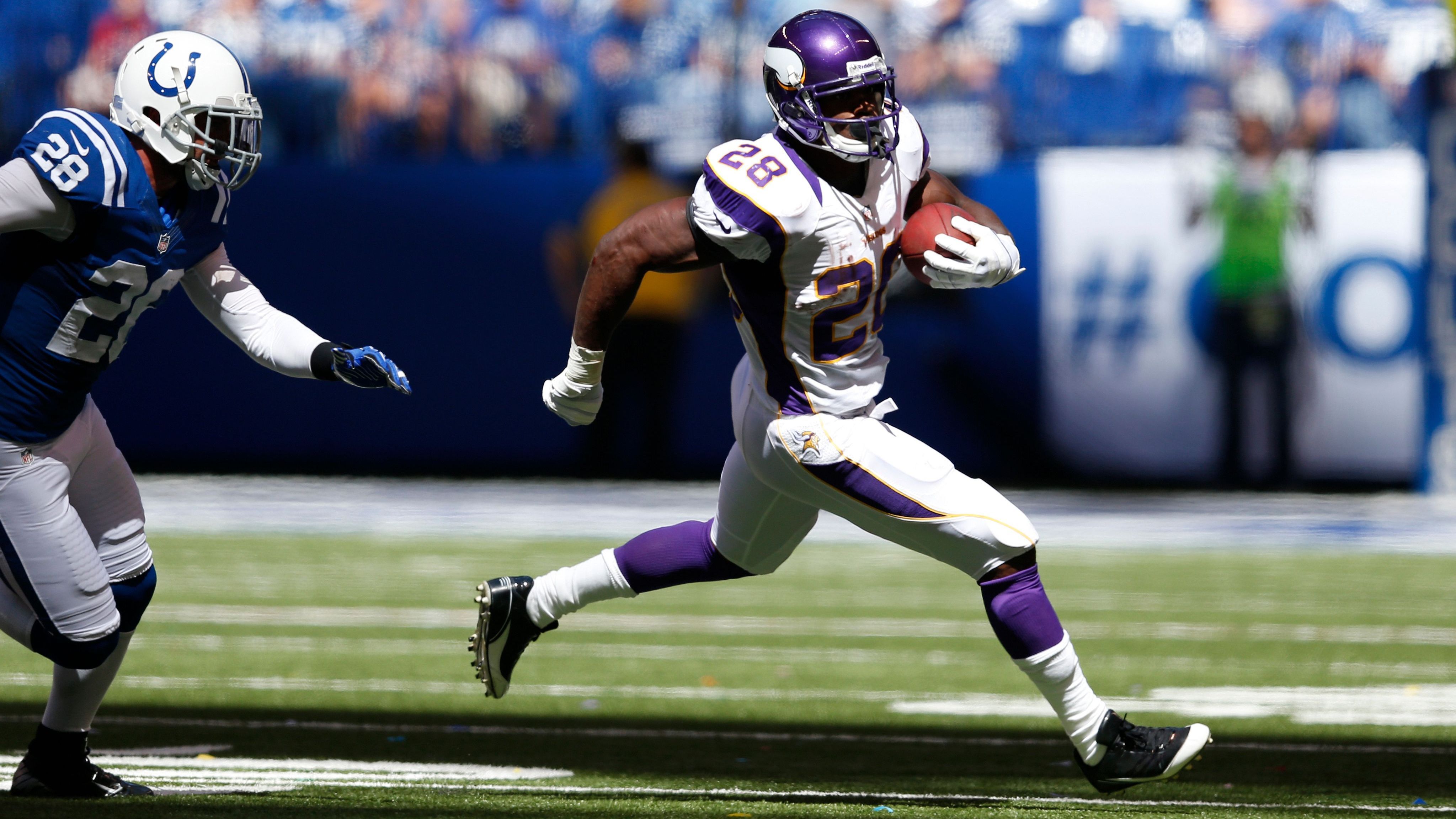 <strong>2012: Adrian Peterson</strong><br>Team:&nbsp;Minnesota Vikings<br>Position: Runningback