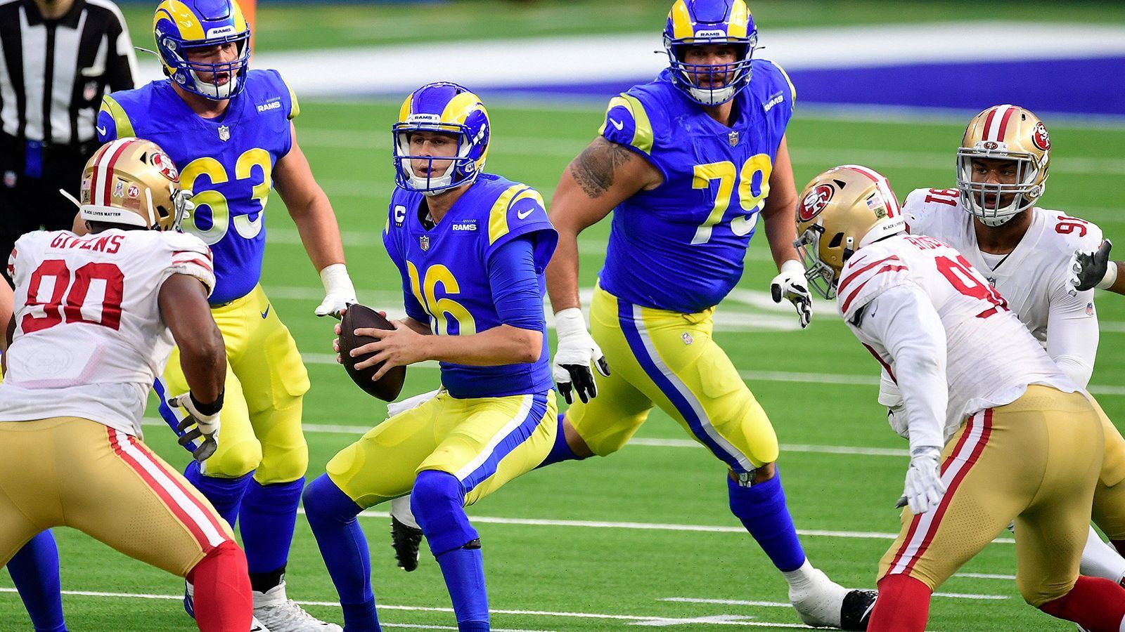 
                <strong>Platz 13: Los Angeles Rams (10-6)</strong><br>
                Nur knapp vor dem Football Team sind die Los Angeles Rams. Im alles entscheidenden Division-Duell um die Playoffs gegen die Arizona Cardinals gab es zwar einen 18:7-Sieg, jedoch war der alles andere als überzeugend gegen ersatzgeschwächte Cardinals. Jared Goff, der am Dienstag als "limitiert" im Training gelistet wurde, steht für das Duell mit den Seattle Seahawks (LIVE am Samstag ab 22:40 Uhr auf ProSieben und ran.de) auf der Kippe. Sollte erneut sein Backup John Wolford ranmüssen, wird es sehr schwer für die Rams, die gegen die Cardinals weniger als vier Yards pro Lauf zu Stande brachten.
              