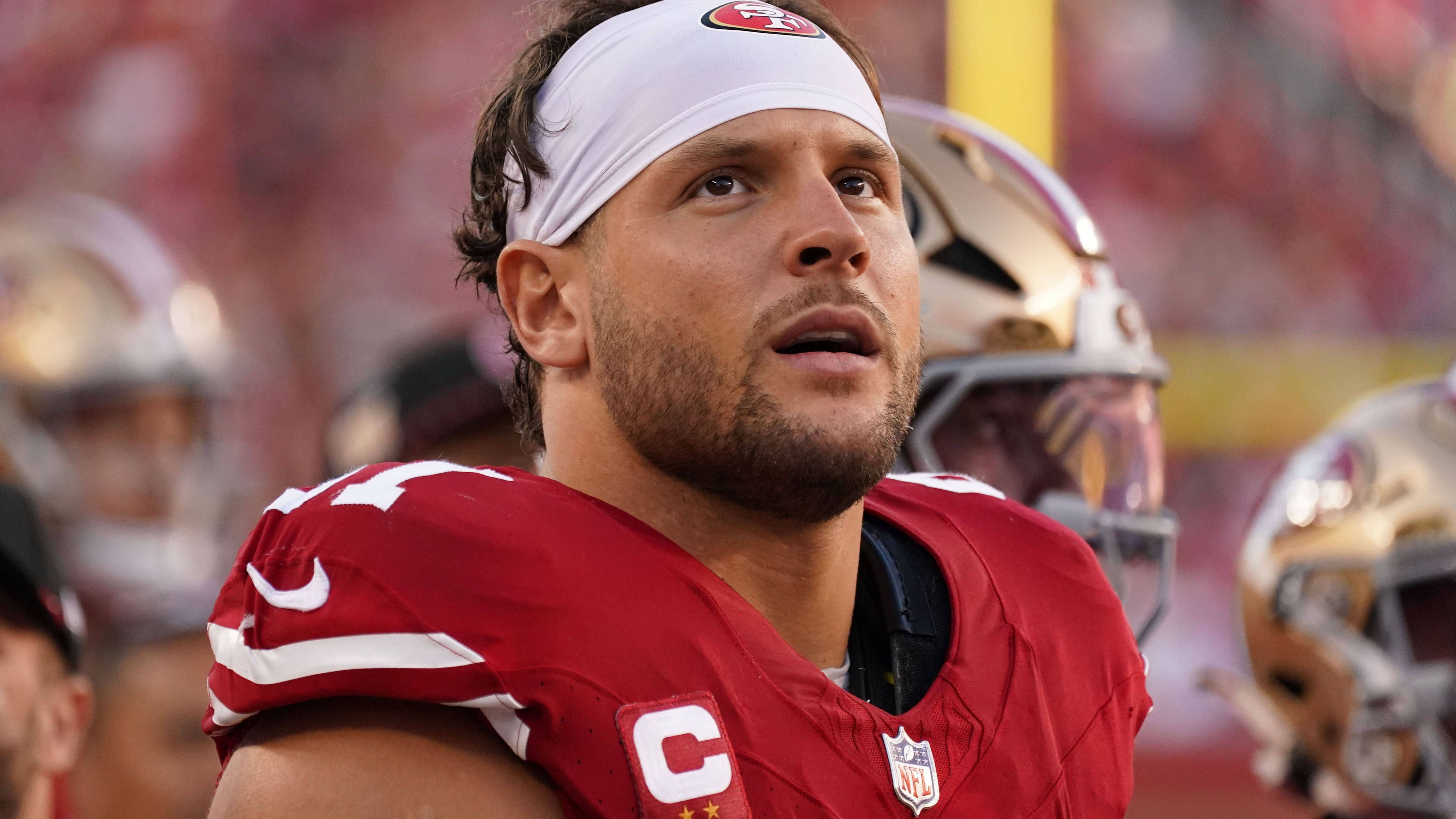 <strong>Nick Bosa (San Francisco 49ers)</strong><br>Hoffnung für die 49ers. Die verletzungsgeplagte Franchise kann wohl zumindest auf Nick Bosa bauen. Der Defensive End, der über Rippenbeschwerden klagte, wird nach Informationen von NFL-Experte Adam Schefter gegen die Los Angeles Rams auflaufen können. Ein Fragzeichen steht noch hinter dem Einsatz von Cornerback Charvarius Ward, der sich ebenfalls mit Rippenbeschwerden herumschlägt.