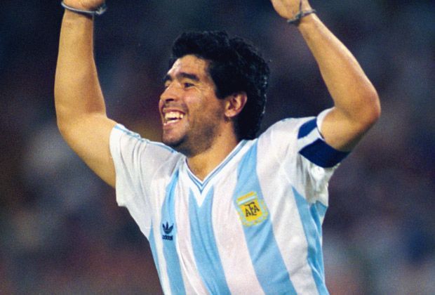 
                <strong>Sturm: Diego Maradona</strong><br>
                Für viele Fans ist er einer der besten Fußballer aller Zeiten: Diego Maradona. Der Argentinier gewann 1986 den WM-Pokal und holte in Argentinien, Spanien und Italien mehrere Titel.
              